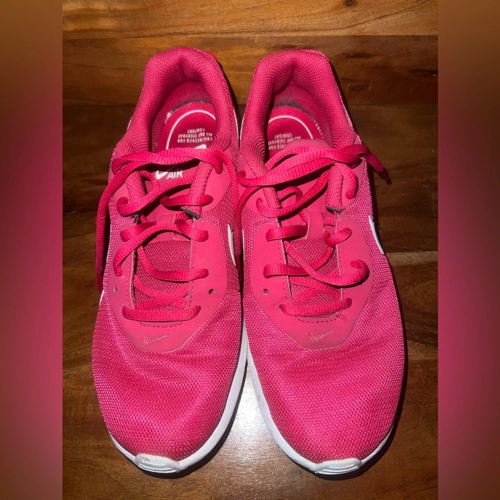 Women’s NIKE size 8 - Picture 3 of 5